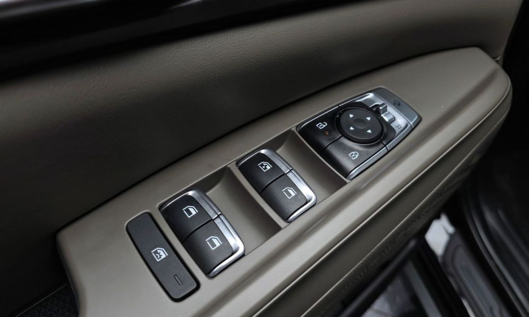 Kia Carnival 9-Seater Prestige, 2025