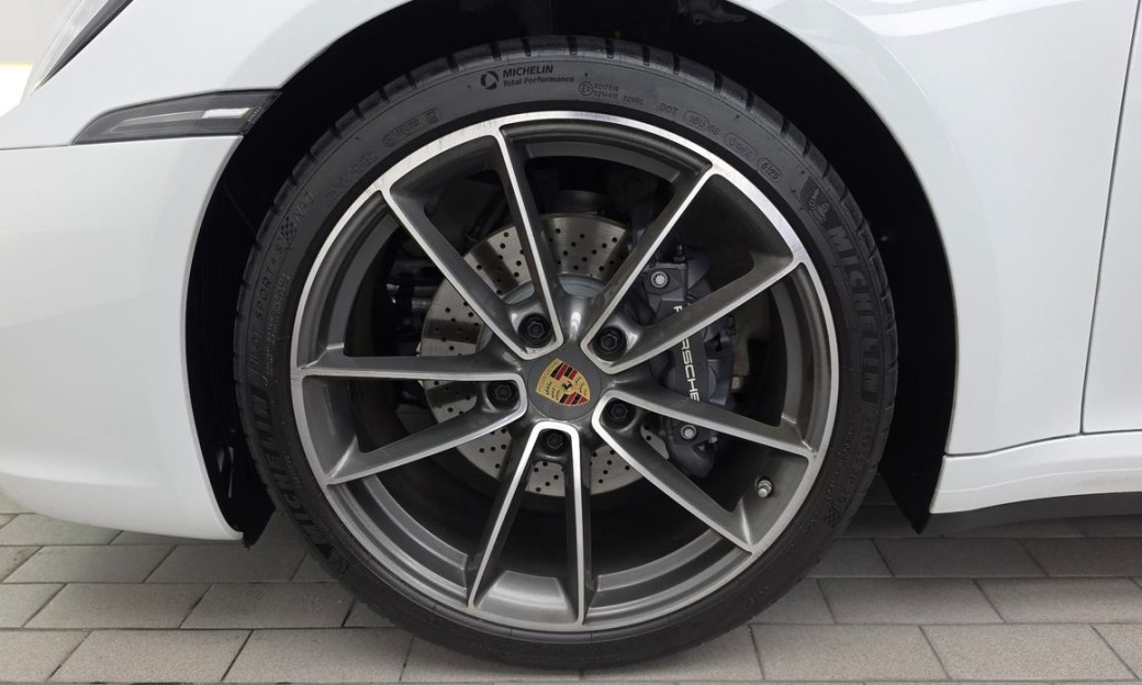 Porsche 911 Carrera, 2024