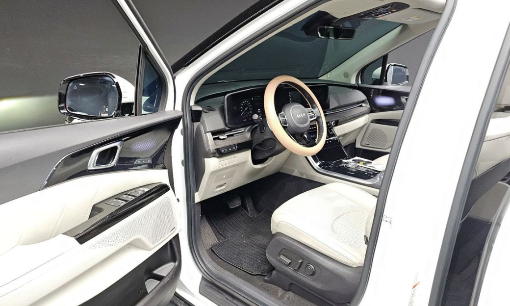 Kia Carnival 9-Seater Signature, 2023