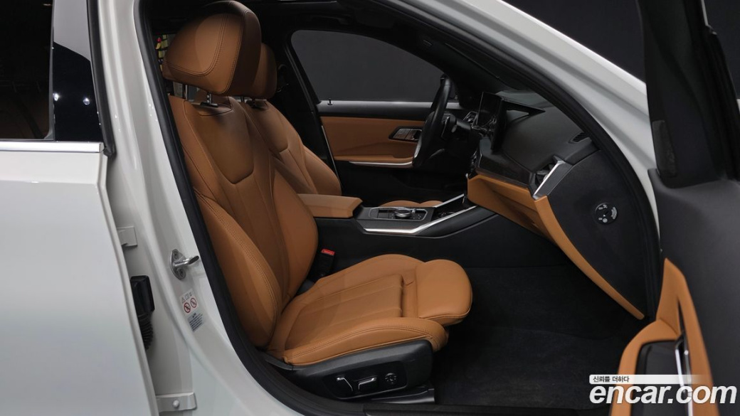 BMW 3-Series 320i Touring, 2024