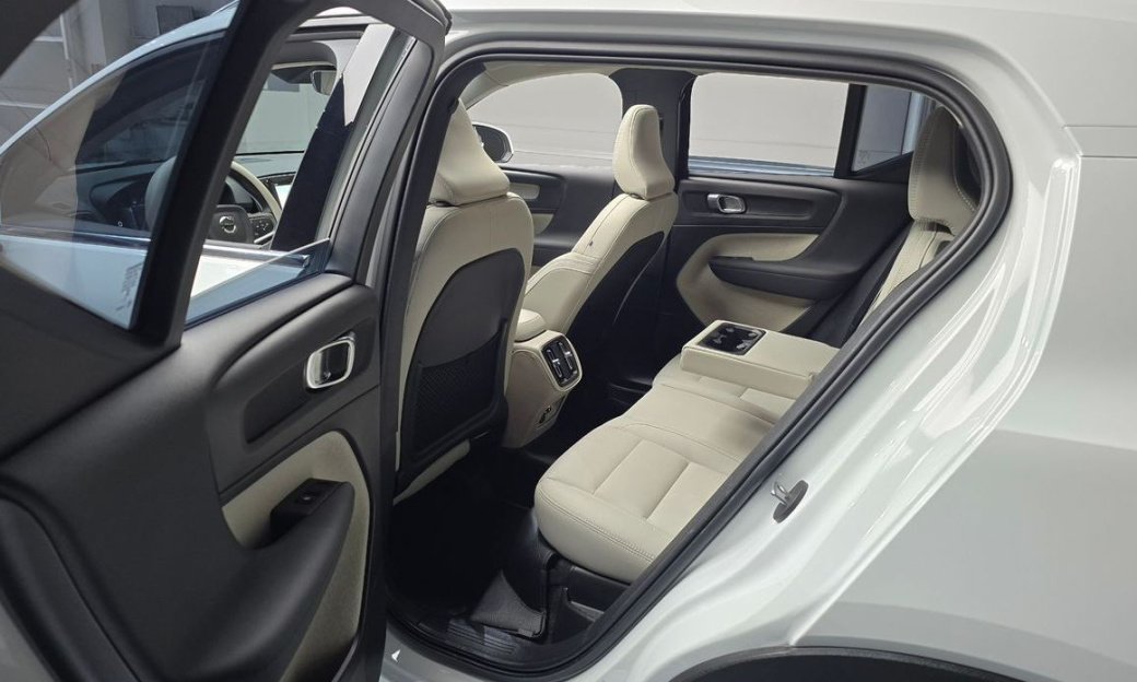 Volvo XC40 B4 Ultra Bright, 2025