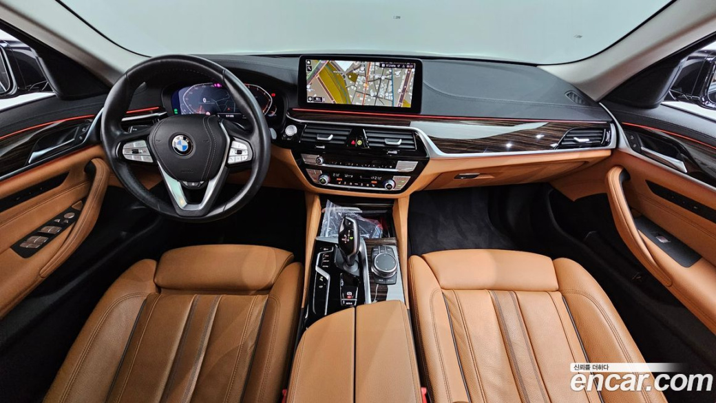 BMW 5-Series 520i Luxury, 2023