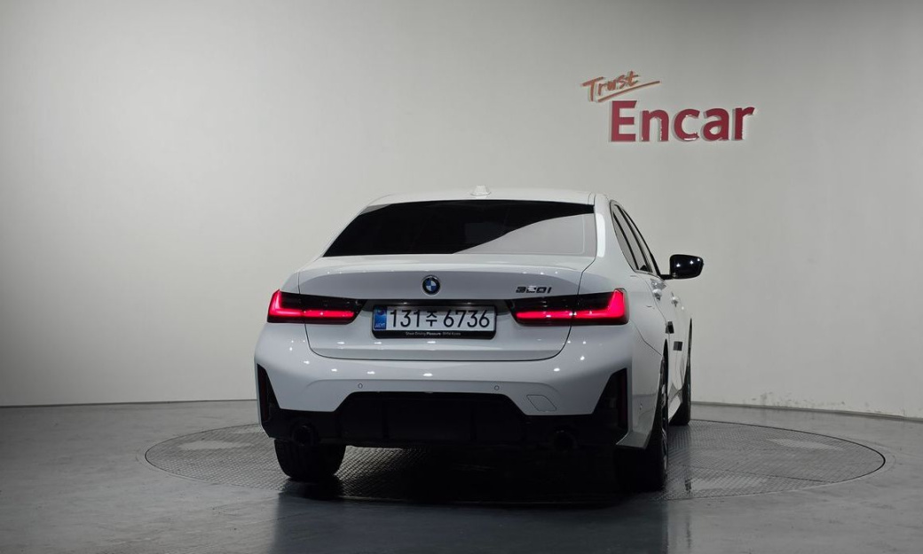 BMW 3-Series 320i M Sport, 2025