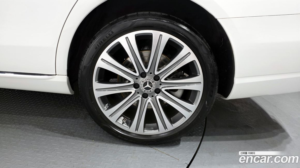 Mercedes-Benz E-Class E350 4MATIC Exclusive, 2023