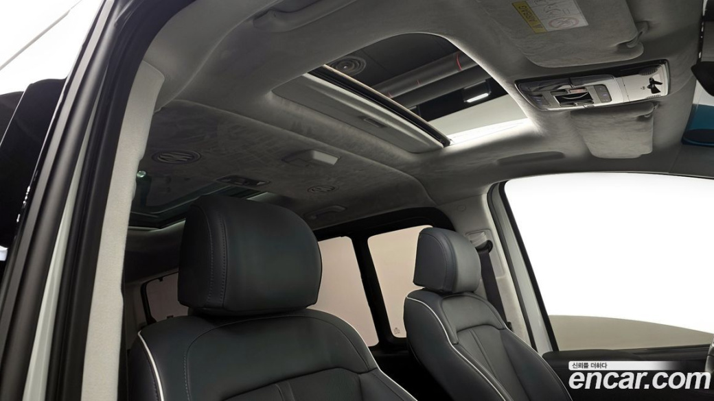Hyundai Staria Lounge 7-Seater, 2025