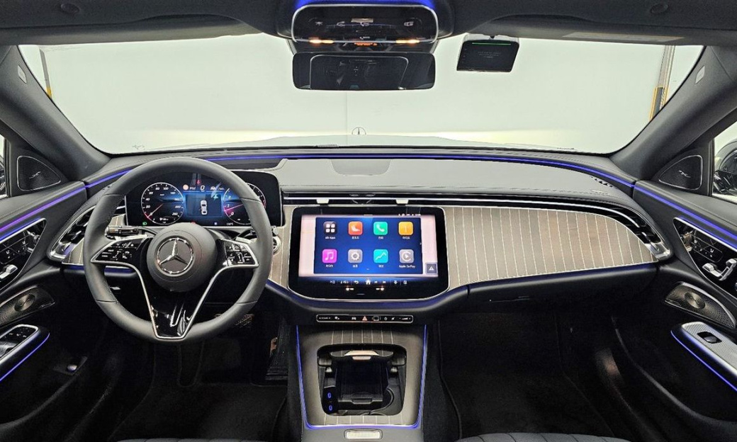 Mercedes-Benz E-Class E300 4MATIC Exclusive, 2025