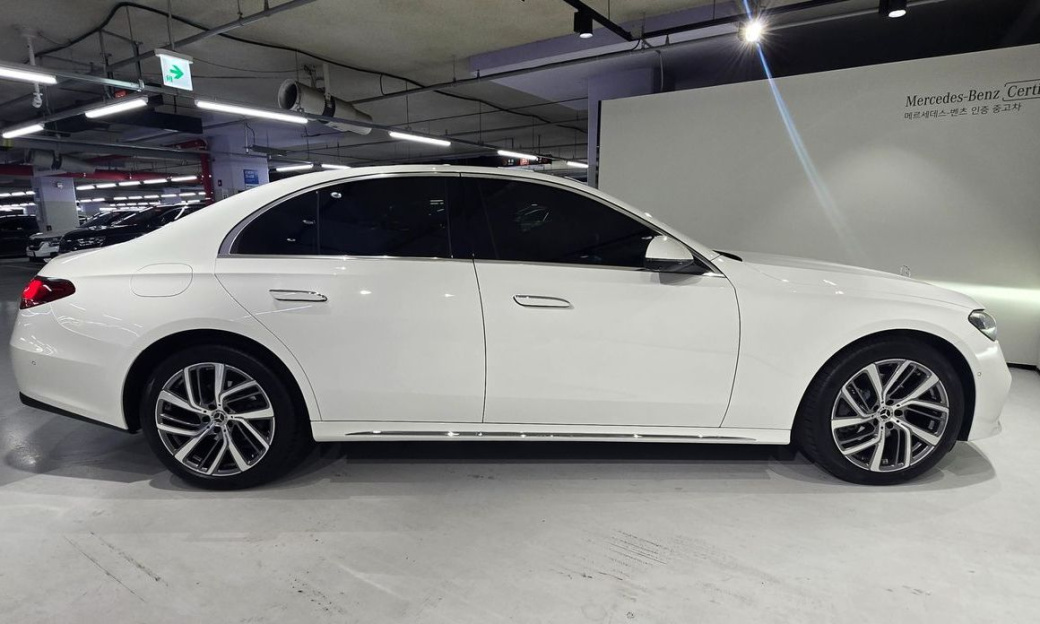 Mercedes-Benz E-Class E220d 4MATIC Exclusive, 2025