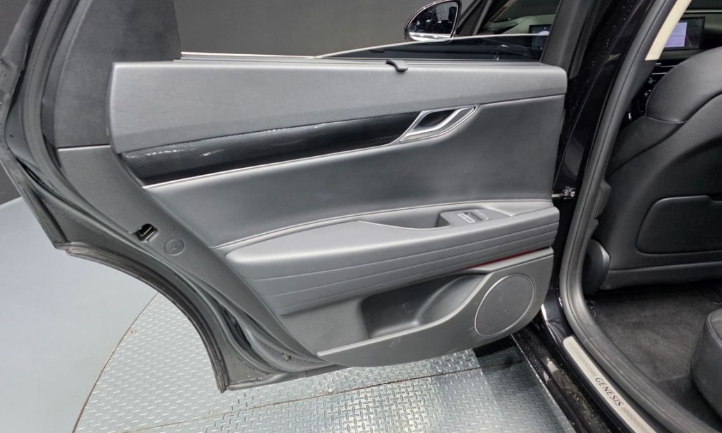 Genesis G80 Gasoline 2.5 Turbo AWD, 2025