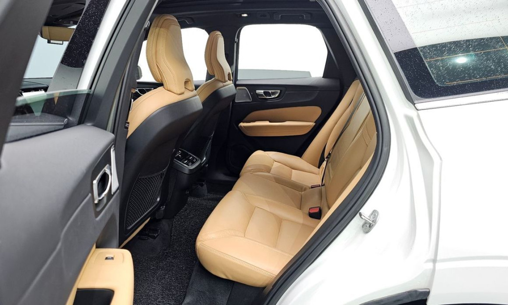 Volvo XC60 B5 Inscription, 2022