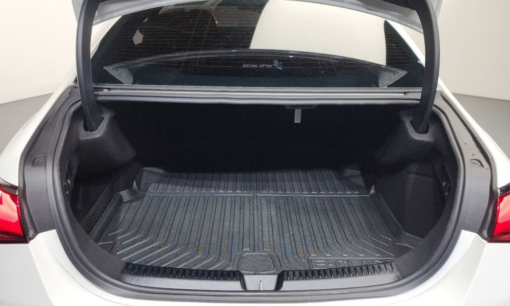 Mercedes-Benz E-Class E300 4MATIC AMG Line, 2024
