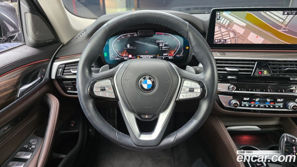 BMW 5-Series 530i Luxury, 2022