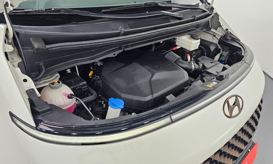 Hyundai Staria 2WD Camping Car, 2024