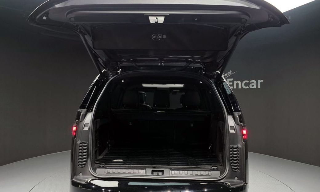 Land Rover Discovery P360 R-Dynamic SE, 2023