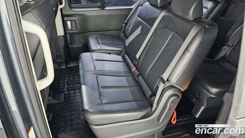 Hyundai Staria 4WD Tourer 11-Seater, 2023