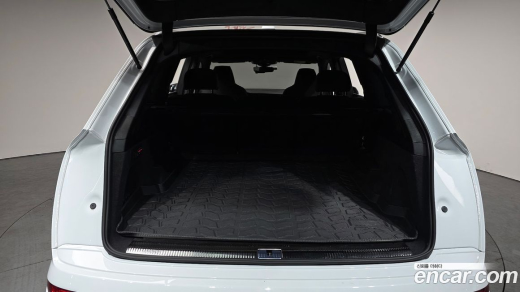 Audi Q7 55 TFSI Quattro Premium, 2025