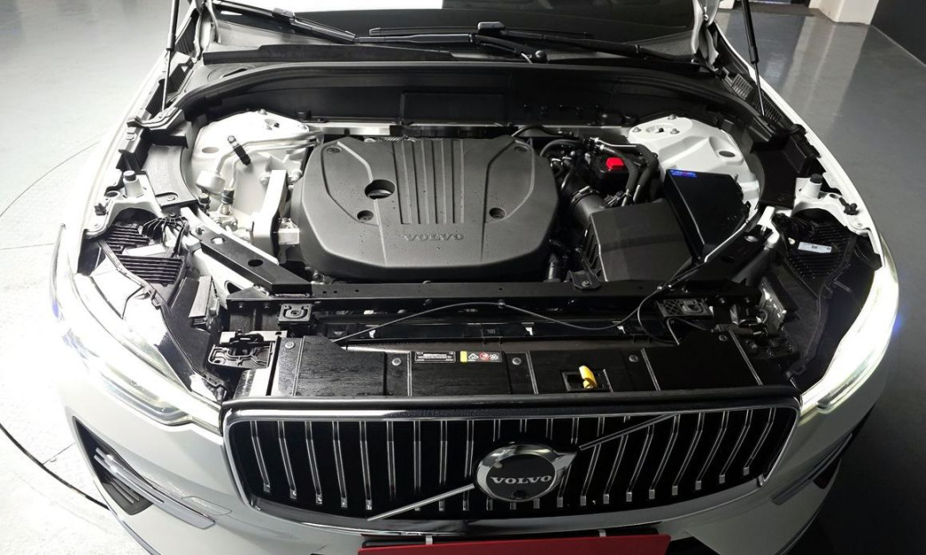 Volvo XC60 B5 Ultra Bright, 2025