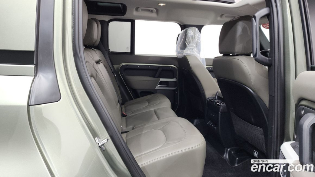 Land Rover Defender 110 D250 SE, 2023