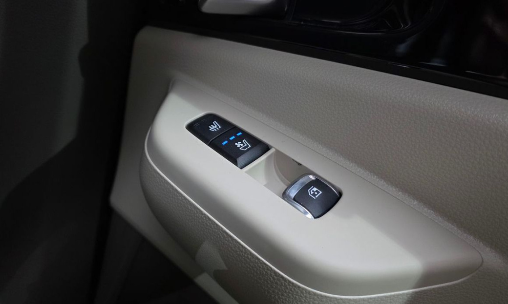Kia Carnival 9-Seater Signature, 2025