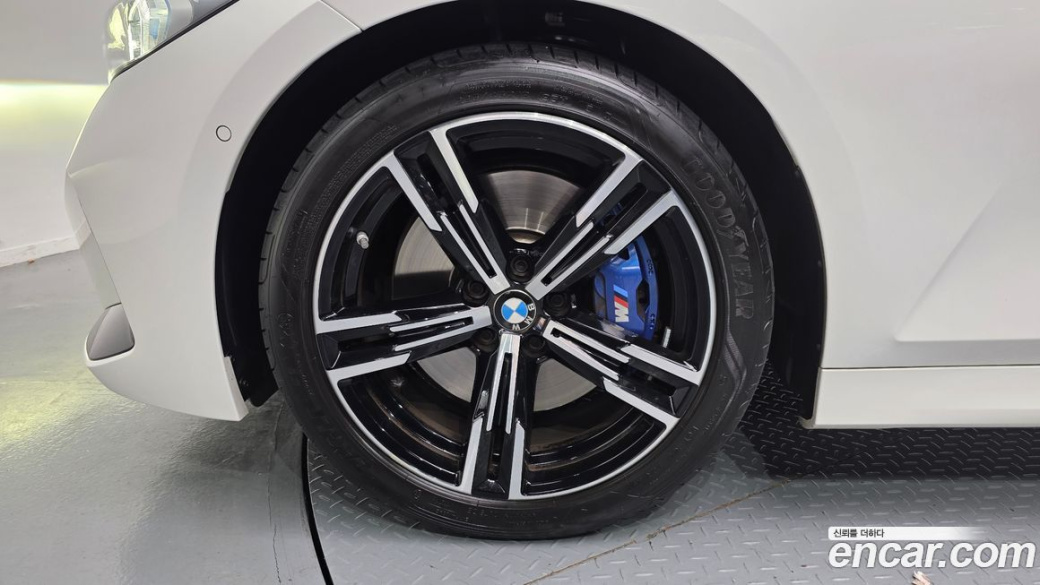 BMW 3-Series 320i M Sport, 2023