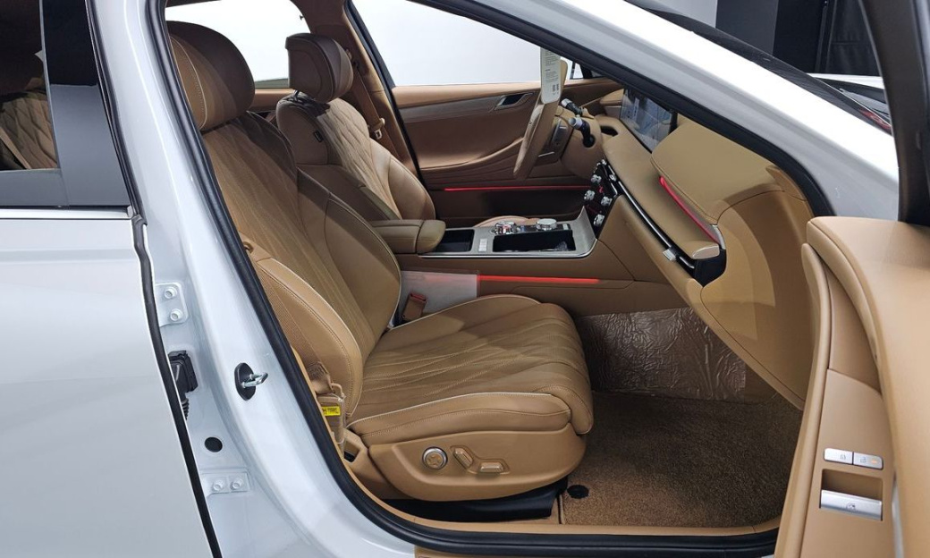 Genesis G80 Gasoline 2.5 Turbo AWD, 2025