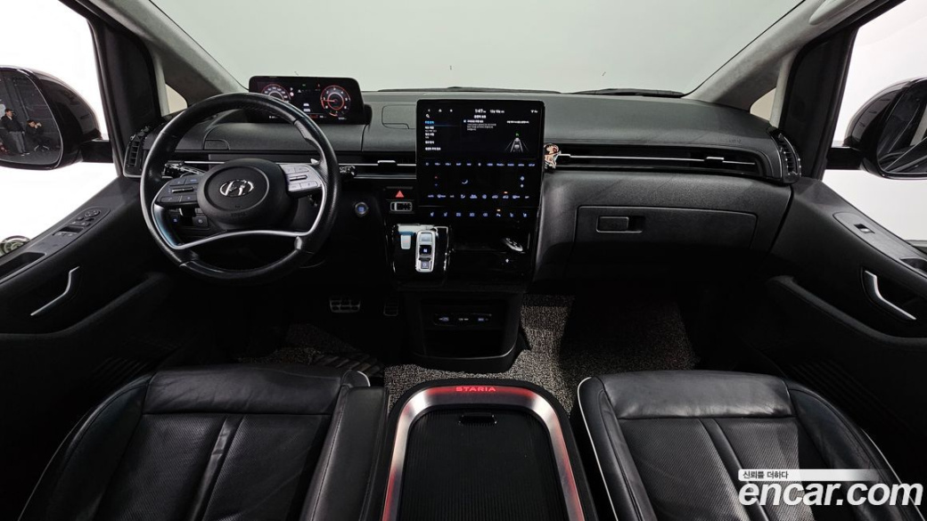 Hyundai Staria 4WD Lounge 9-Seater, 2023