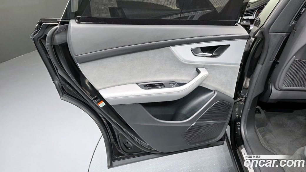 Audi Q8 55 TFSI Quattro Premium, 2023