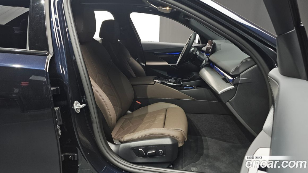BMW 5-Series 520i M Sport, 2025