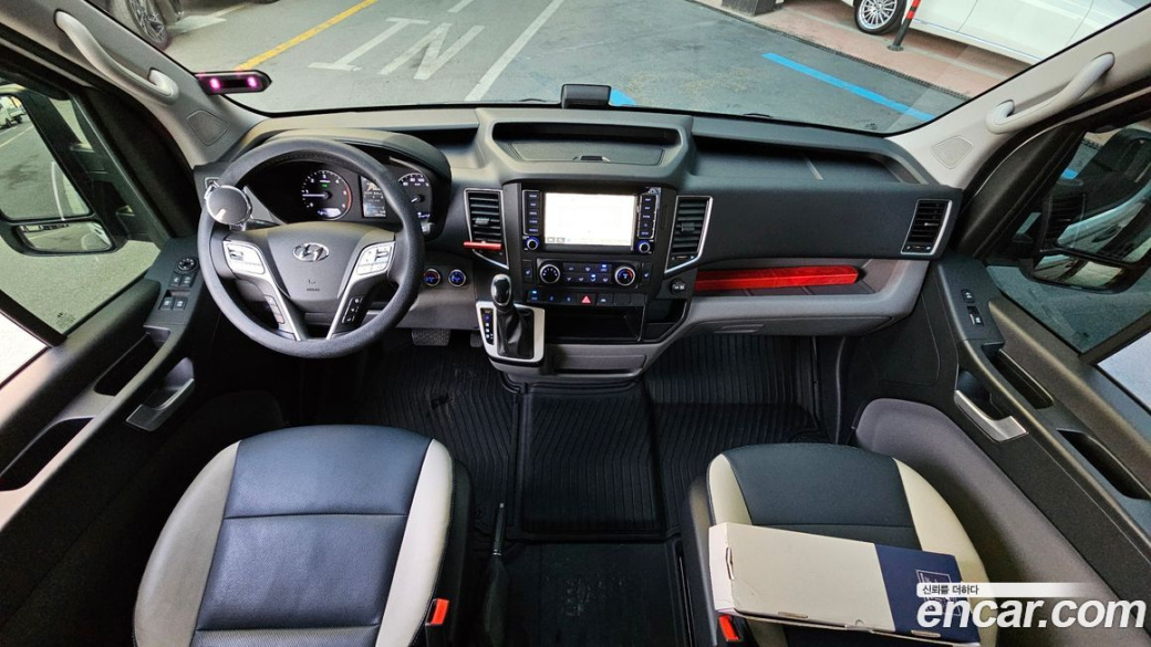 Hyundai Solati 15-seater, 2024
