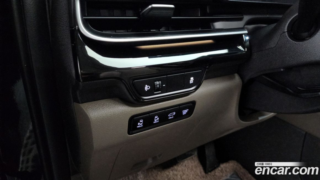 Kia Carnival 7-Seater Gravity, 2025