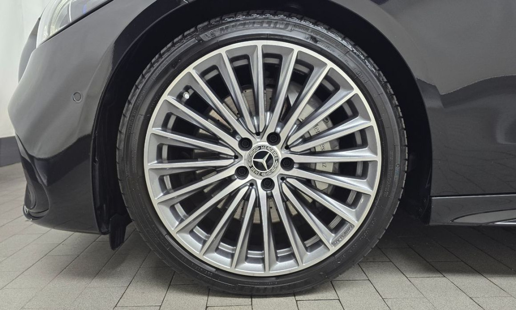 Mercedes-Benz C-Class C300 4MATIC AMG Line, 2024