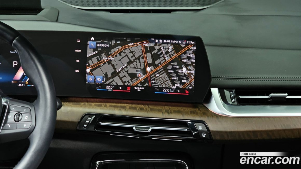 BMW 2-Series 220i Luxury, 2023