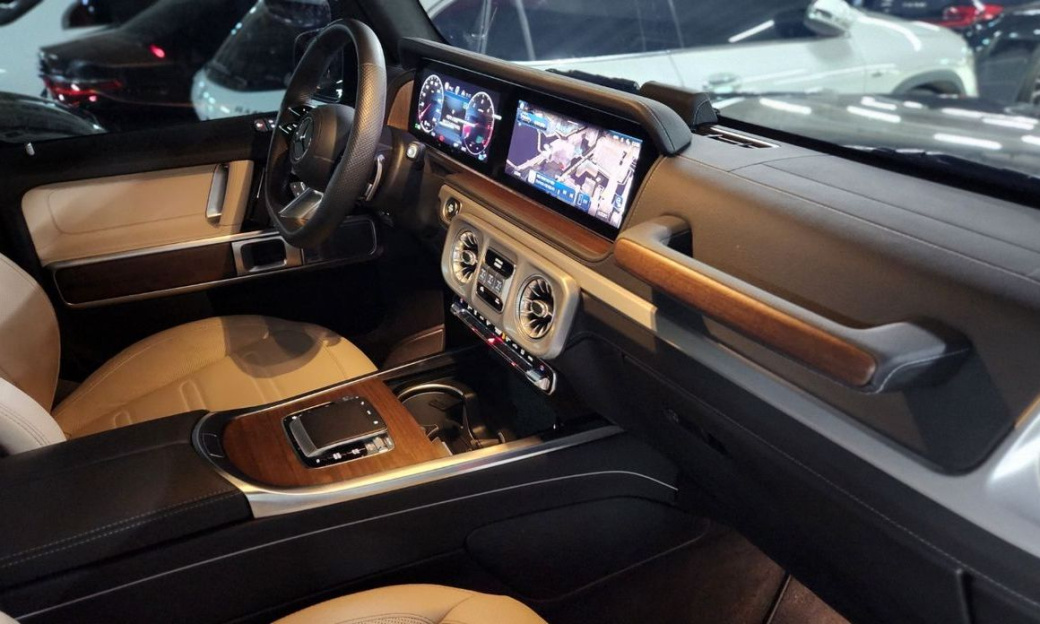 Mercedes-Benz G-Class G450d, 2025