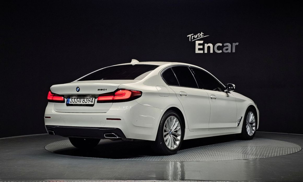 BMW 5-Series 520i Luxury, 2023