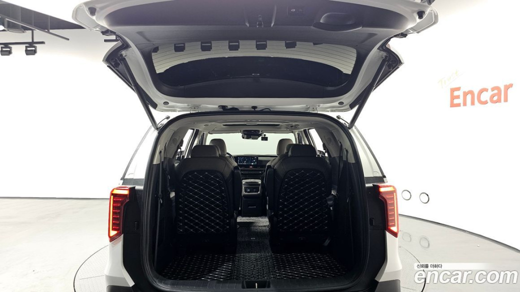 Kia Carnival 9-Seater Signature, 2025