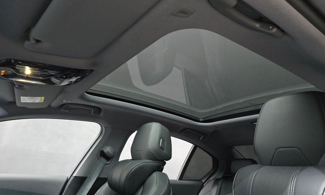BMW 5-Series 523d, 2025