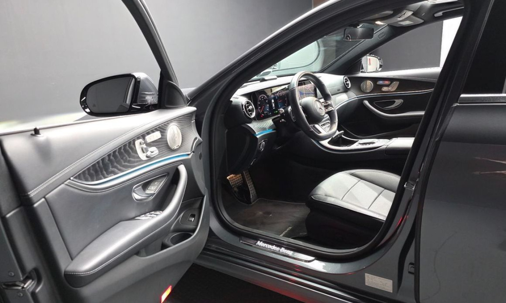 Mercedes-Benz E-Class E220d 4MATIC AMG Line, 2022