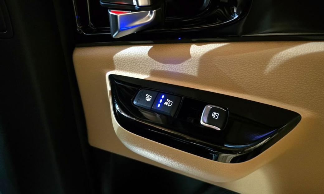 Kia Carnival 9-Seater Hi-Limousine(Special Vehicle), 2023