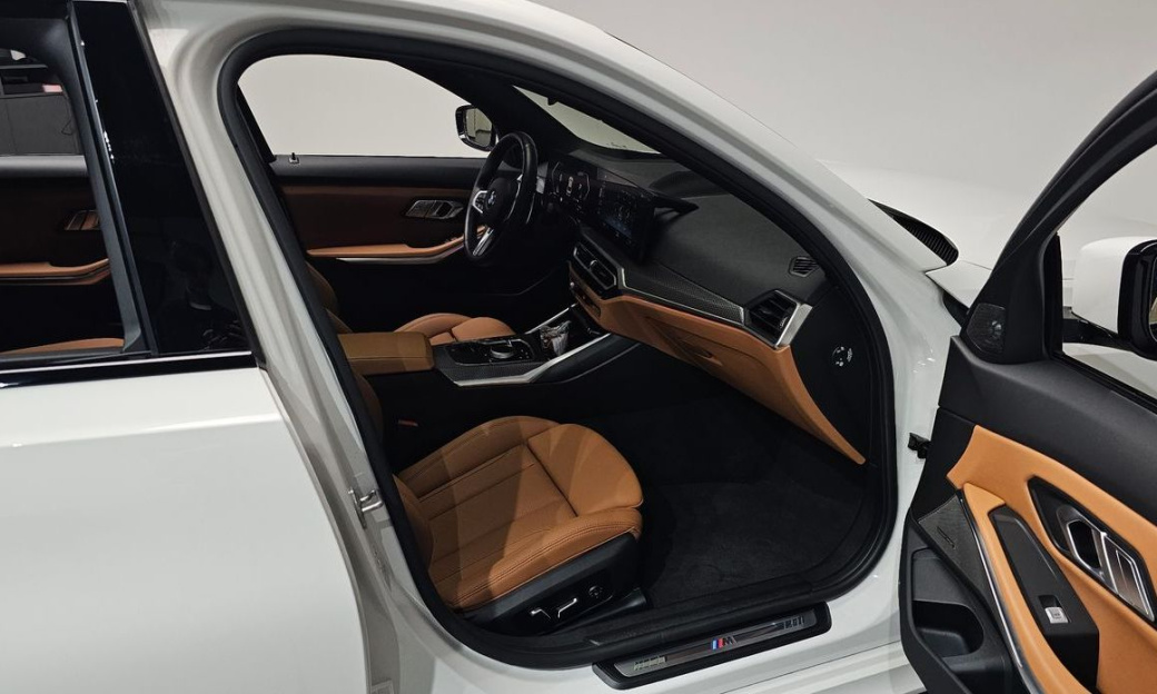 BMW 3-Series 320i M Sport, 2024