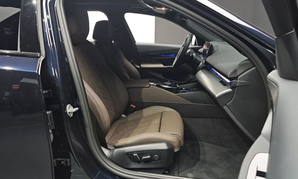 BMW 5-Series 520i M Sport, 2025