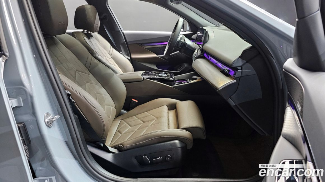 BMW 5-Series 520i M Sport, 2025