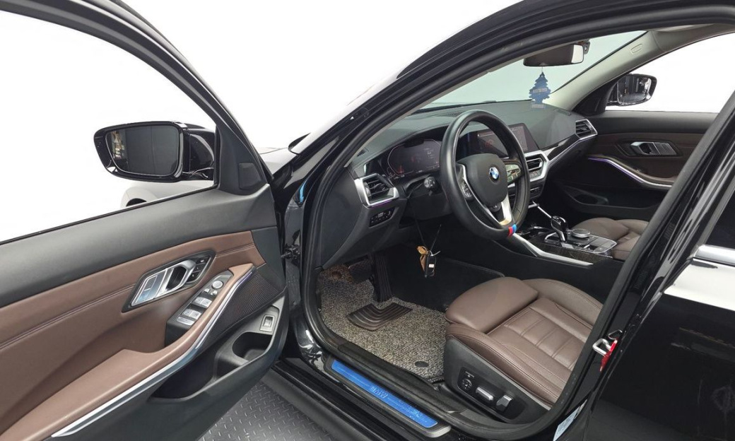 BMW 3-Series 320d Touring Luxury, 2022