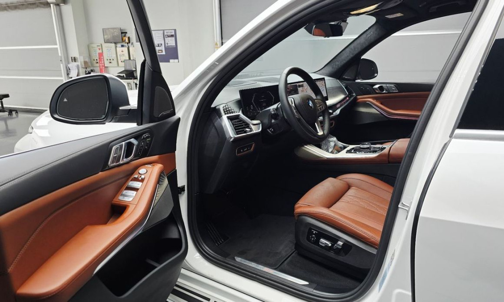 BMW X7 xDrive 40i Design Pure Excellence 6-Seater, 2025