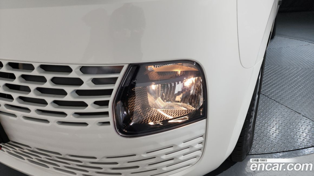 Hyundai Staria Tourer 11-Seater, 2024