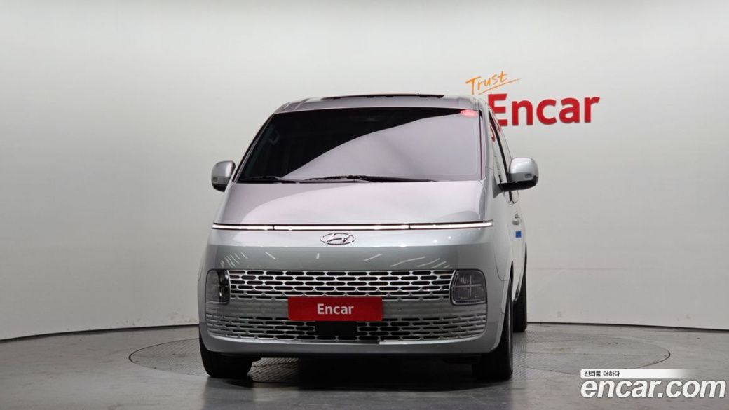 Hyundai Staria 4WD Tourer 9-Seater, 2023