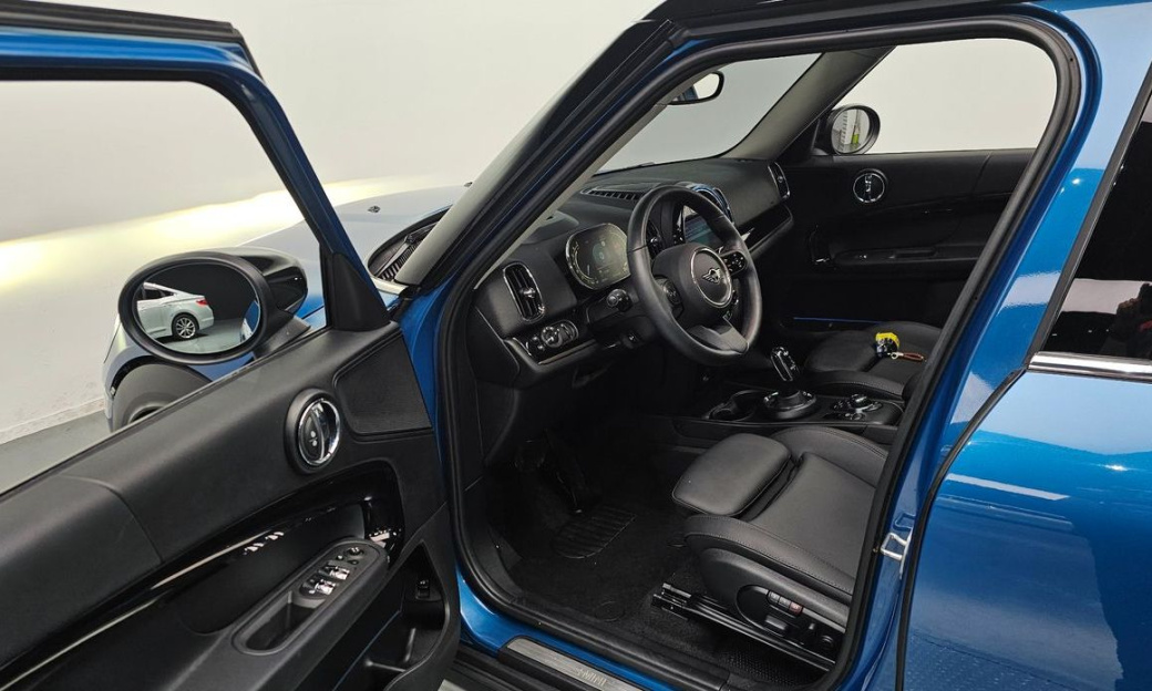 Mini Countryman Classic Plus Launch Pack, 2023