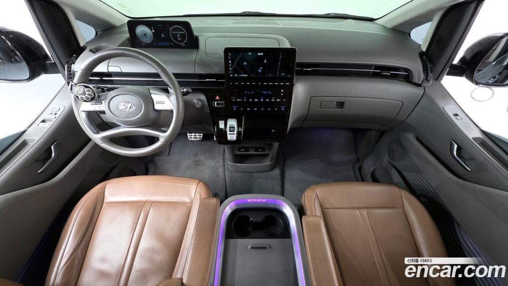 Hyundai Staria 4WD Lounge 7-Seater, 2023