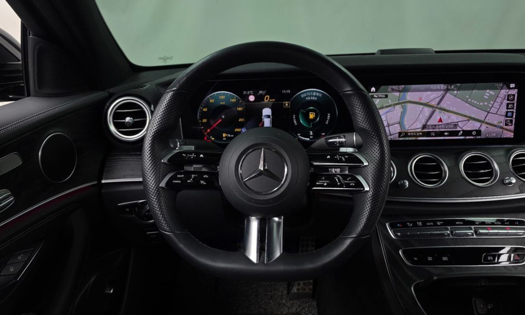 Mercedes-Benz E-Class E220d 4MATIC AMG Line, 2021
