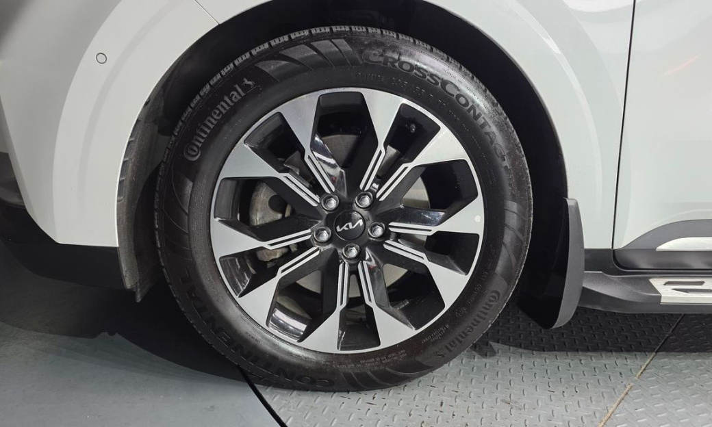 Kia Carnival 9-Seater Signature, 2023