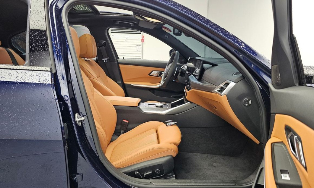 BMW 3-Series 320i M Sport, 2025