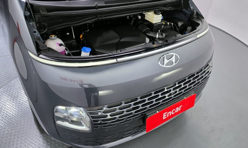 Hyundai Staria Tourer 11-Seater, 2024